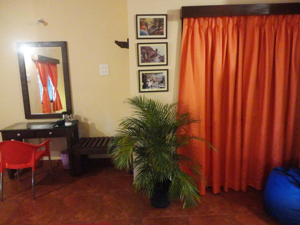 The Yuppi Hippi Hideout Hotel Anjuna Phòng bức ảnh