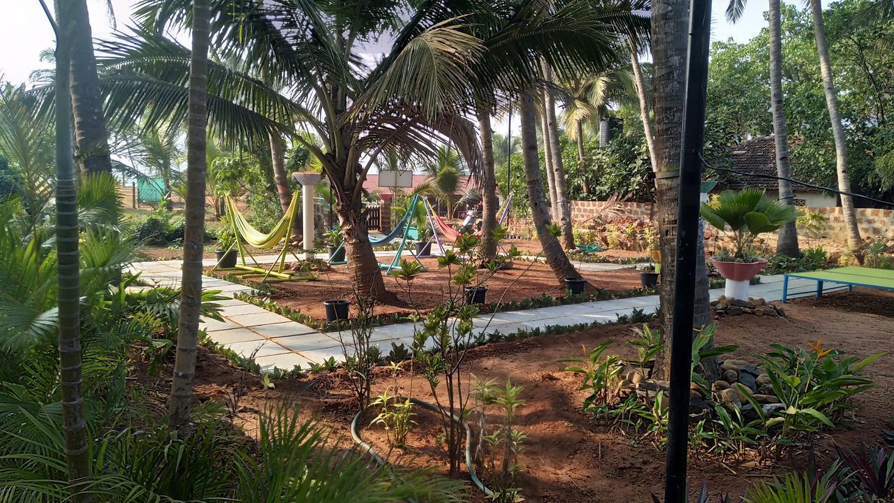 The Yuppi Hippi Hideout Hotel Anjuna Ngoại thất bức ảnh